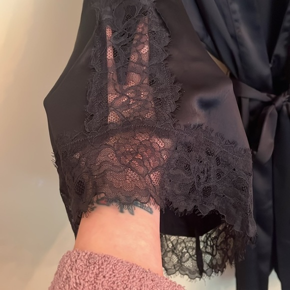 Victoria’s Secret Med Lg Satin/Lace Short Robe Tie Front Kimono Black Sexy - Picture 14 of 15